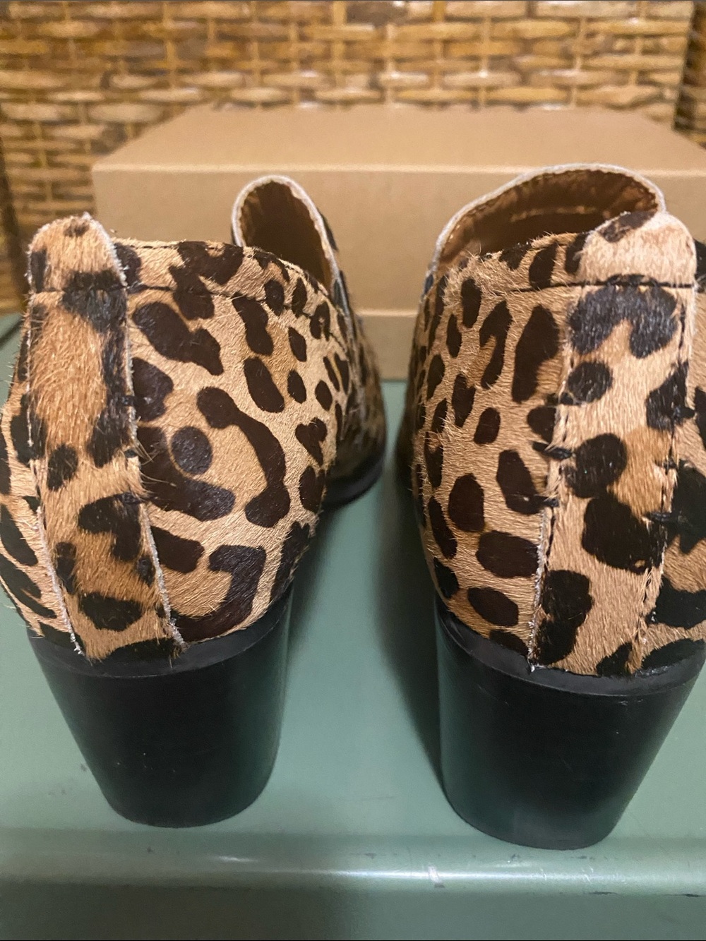 NWT Aetrex Delaney Genuine Leather Calf Hair Leopard Orthotic Bootie 7 1/2 - Picture 4 of 7